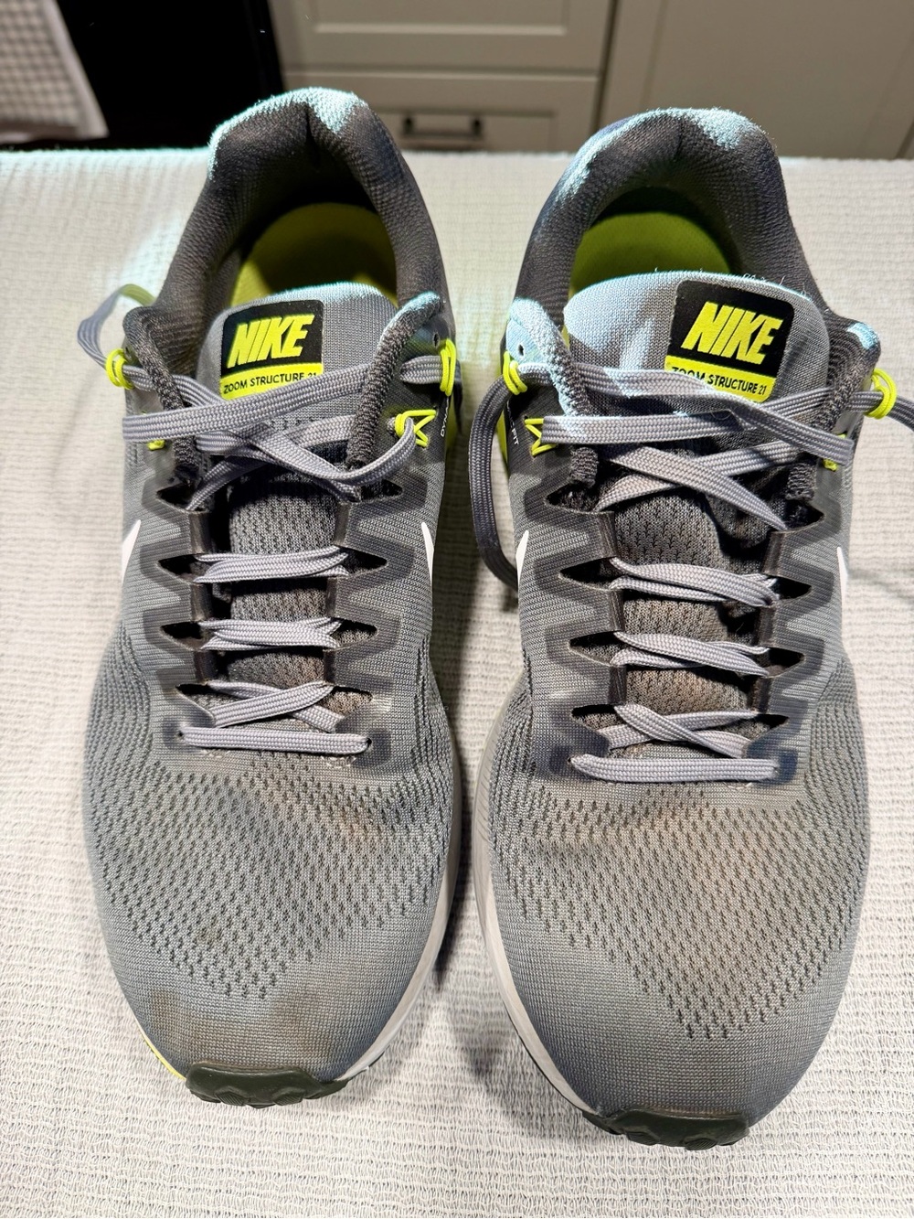 Nike Men’s Gray Zoom structure 21 Athletic Running Shoes with Neon Yellow Accent